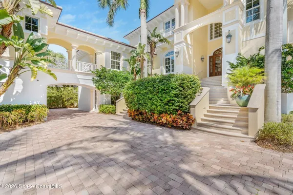 211 BEACHSIDE DR