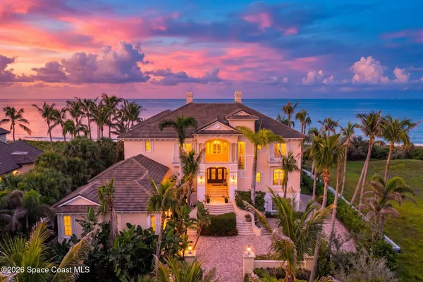 211 BEACHSIDE DR