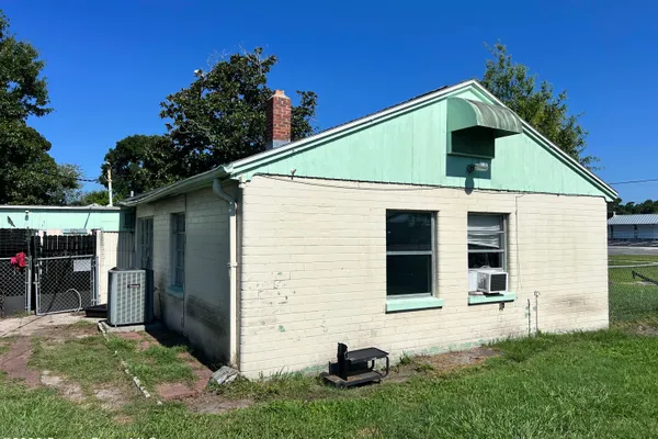 104 GRACE AVE