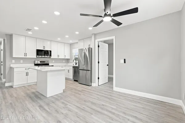 1085 MONTEGO BAY DR
