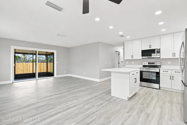 1085 MONTEGO BAY DR