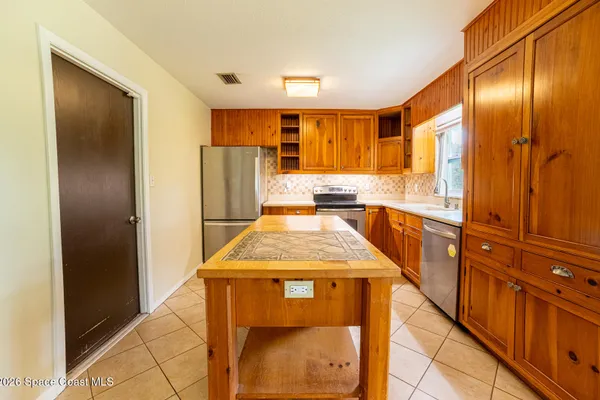 4040 RANEY RD