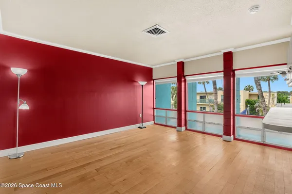 351 TAYLOR AVE E24