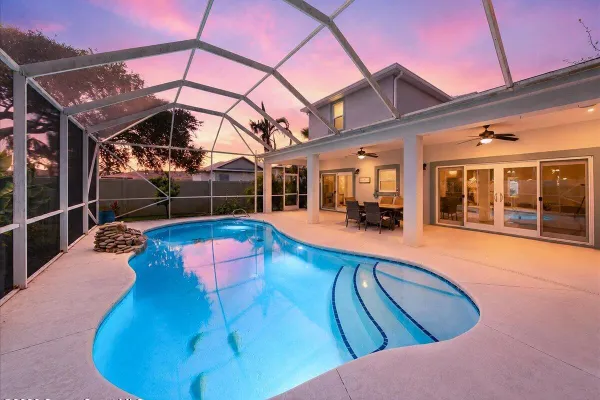 195 RIVER DR