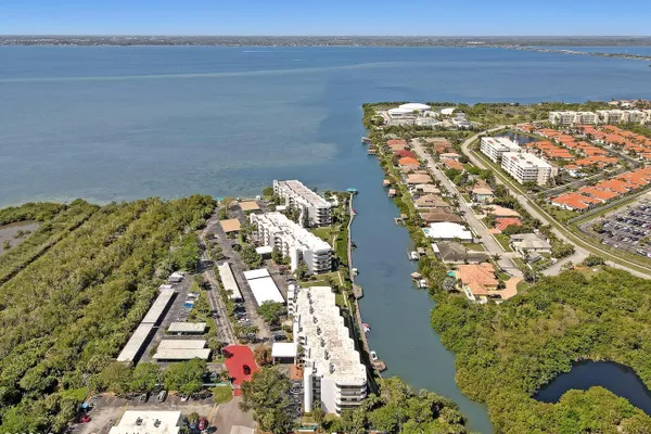 300 COLUMBIA DR 1103