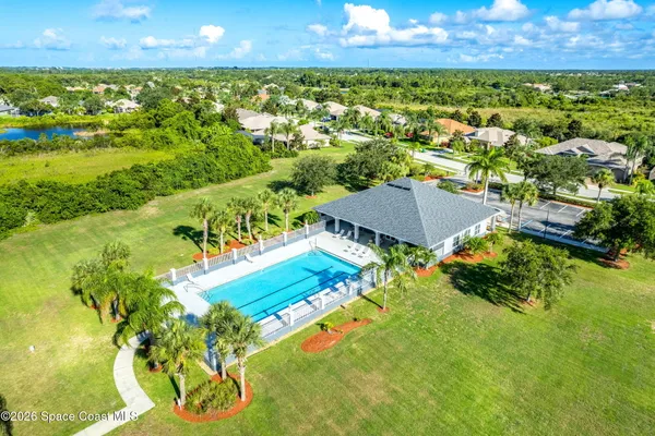 1426 CLUBHOUSE DR