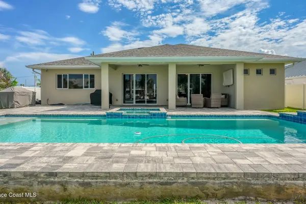 318 ANGELO LN