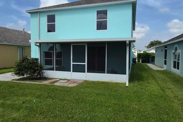 2169 REDWOOD CIR