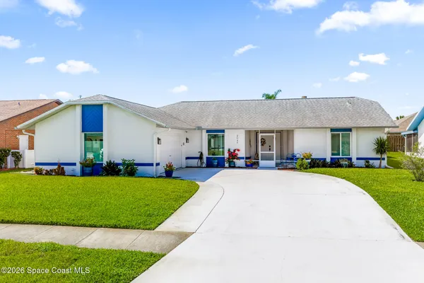 2047 BOTTLEBRUSH DR