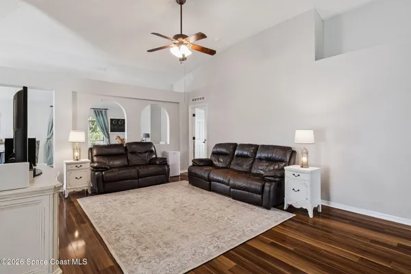 1672 SAWGRASS DR