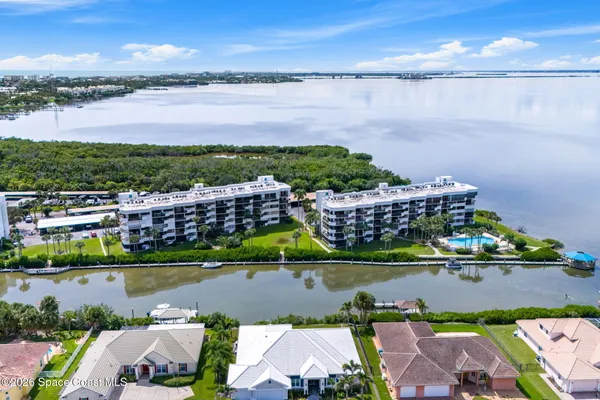 300 COLUMBIA DR 2207