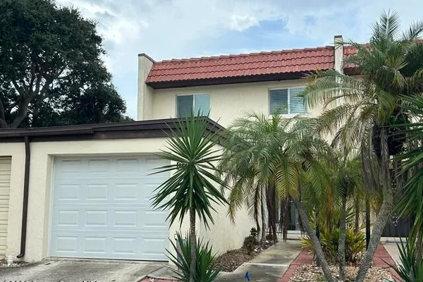 8718 BAY CT