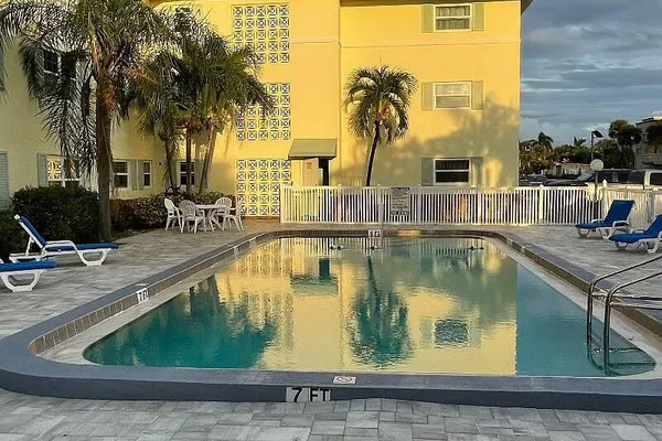 230 COLUMBIA DR 319