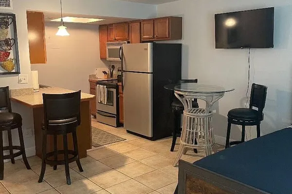230 COLUMBIA DR 319