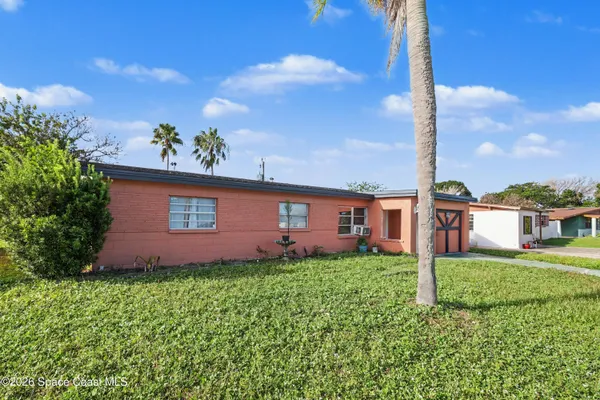 819 ALMOND BLVD
