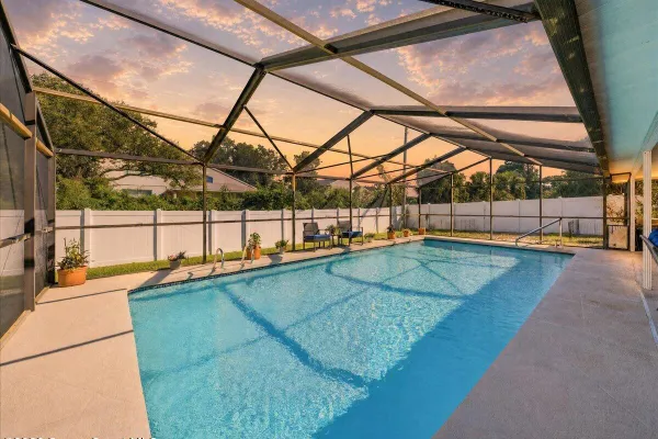 1320 JOHNS CIR