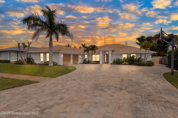 1031 E RIVER OAKS DR