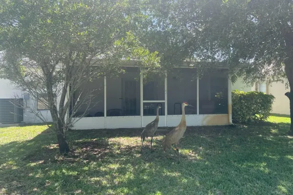 1211 BERRYHILL DR
