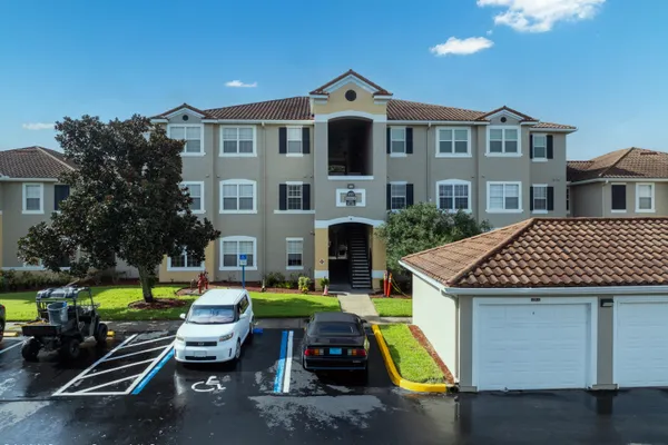 1757 SOPHIAS DR 206