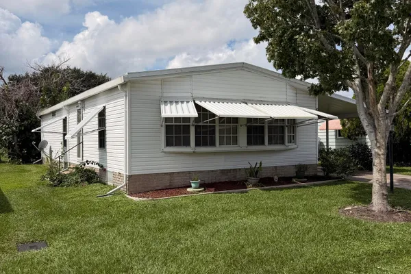 633 AMARYLLIS DR