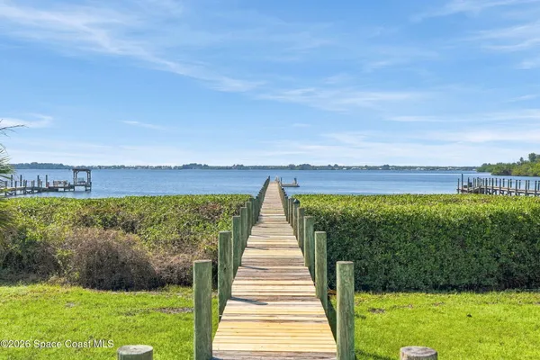 168 BAYSHORE DR