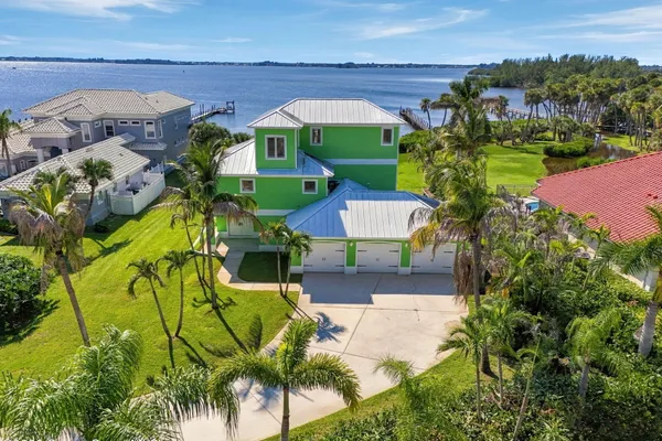 168 BAYSHORE DR