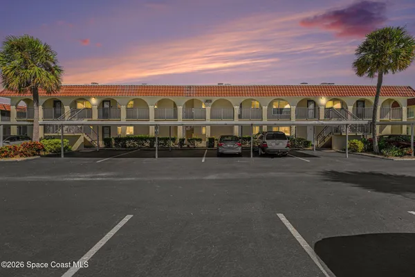 201 SAINT LUCIE LN 907