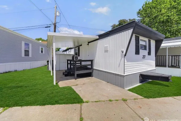 27 FREDDIE AVE