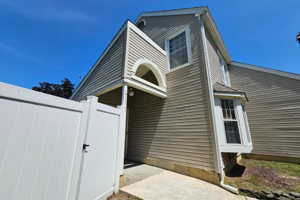 9 MOCKINGBIRD LN