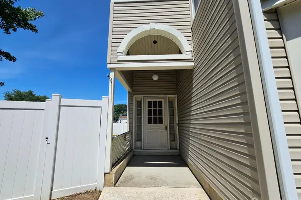 9 MOCKINGBIRD LN