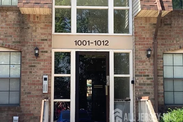1005 HIDDEN VILLAGE DR