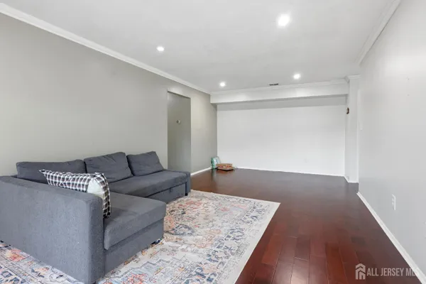 209 NEWPORT CT