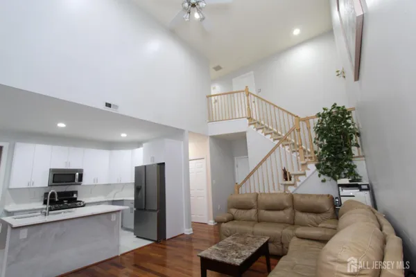 90 MARION DR