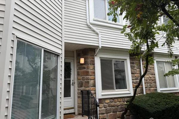 1038 SCHMIDT LN