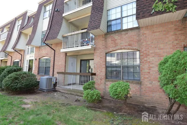 302 HIDDEN VILLAGE DR