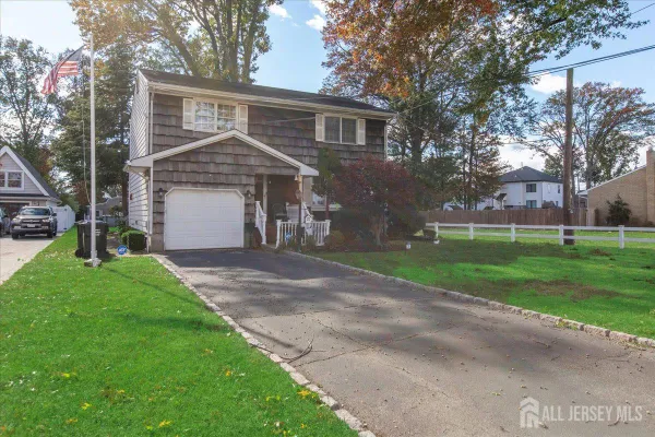 28 DEBRA PL