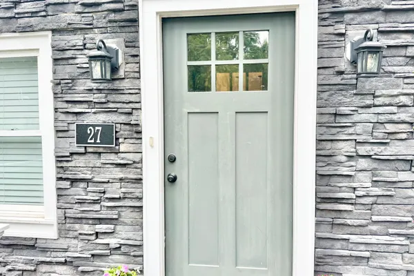 27 BROOKSIDE RD