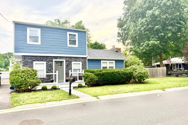27 BROOKSIDE RD