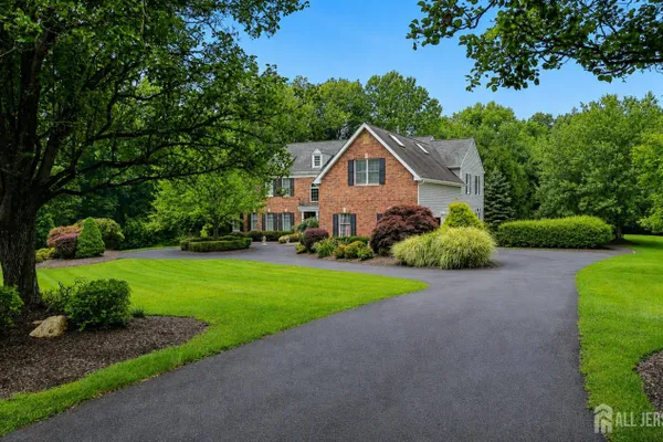 17 SPRING LAKE DR