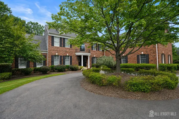 17 SPRING LAKE DR