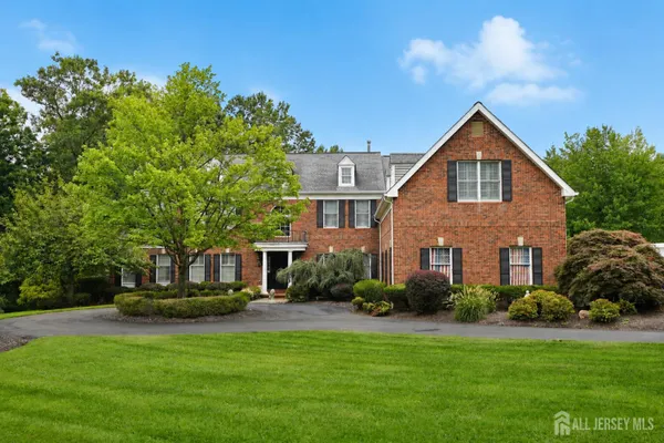 17 SPRING LAKE DR