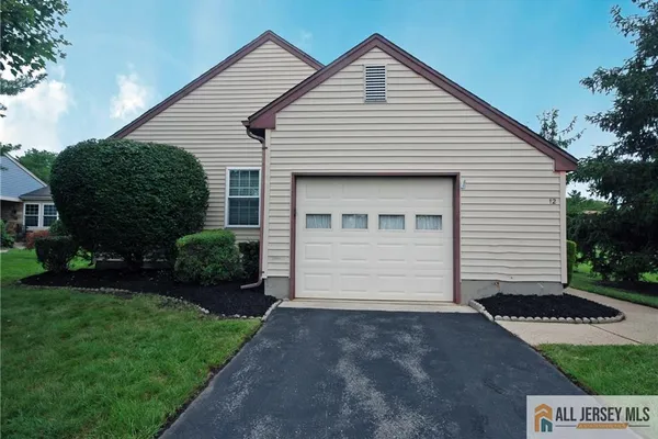 12 DORCHESTER DR
