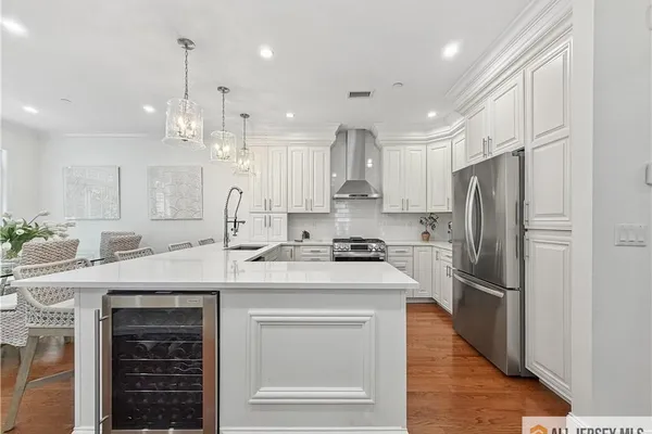 6 COTTRELL CT 6