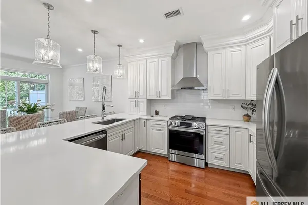 6 COTTRELL CT 6