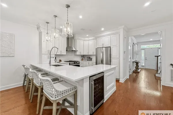 6 COTTRELL CT 6