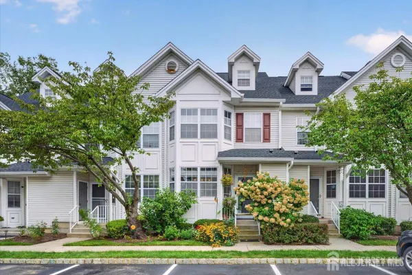 1008 BLOSSOM CIR
