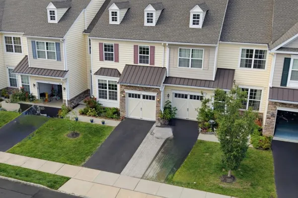 16 MORRIS LN