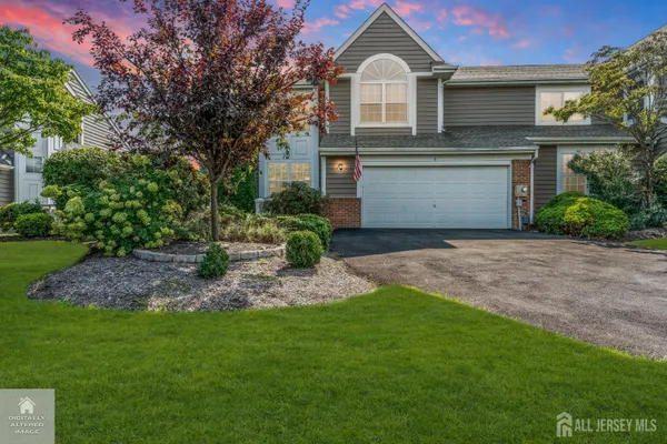 8 PINE VALLEY LN