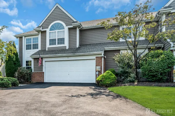 8 PINE VALLEY LN