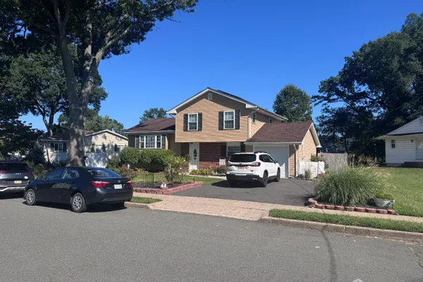 7 VERONA AVE